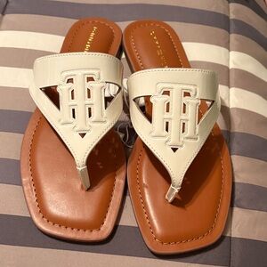 Tommy Hilfiger “Tremmy” sandler